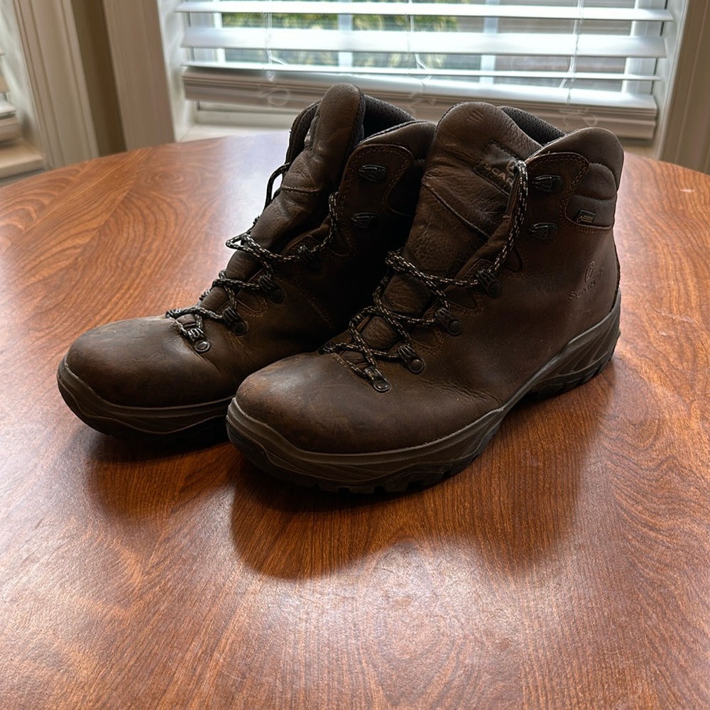 Scarpa men’s hiking boots. Size 10.5.